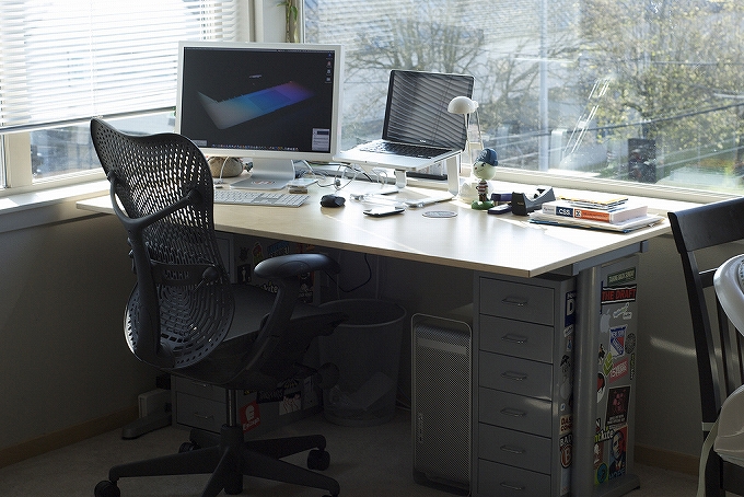 SOHO 自宅オフィス には高級オフィスチェアとマルチディスプレイで作業効率アップ！002
